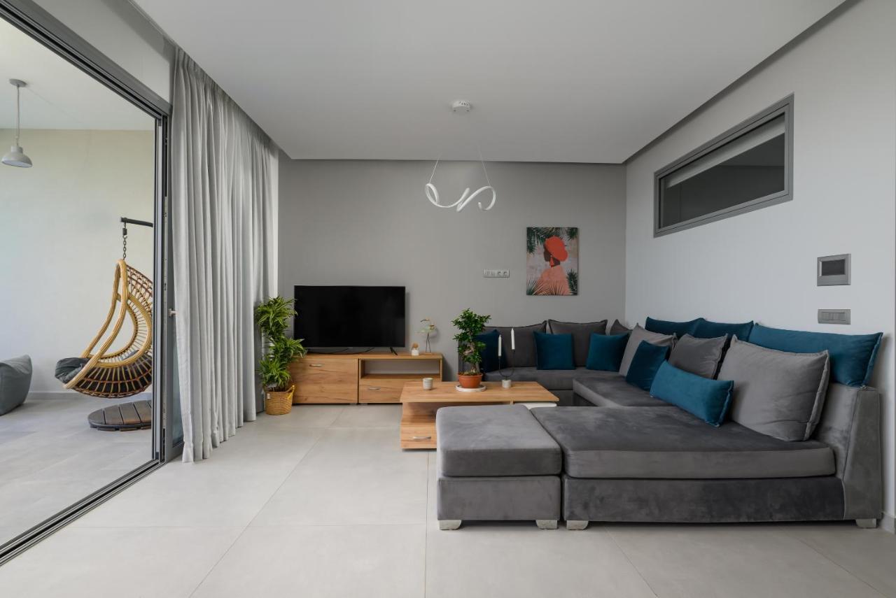 Anasa Luxury Kokkini Hani